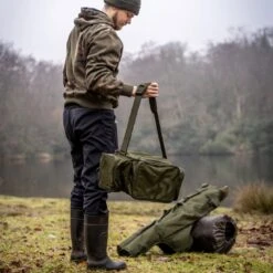 Daiwa Black Widow Compact Tackle Bag -Fishing Equipment Discount Store cnvrb5xh638131099844982408