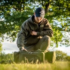 Daiwa Black Widow Low Level Carryall -Fishing Equipment Discount Store ze1qjnkw638098043896340530